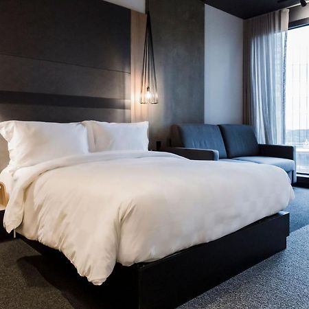 Alt Hotel Саскатун Екстериор снимка